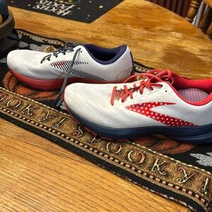 Brooks Launch 7 AMERICA